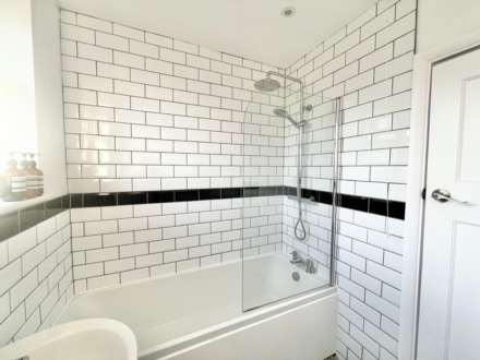 Westwood Avenue, Brentwood, Image 17