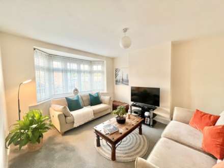 Westwood Avenue, Brentwood, Image 3