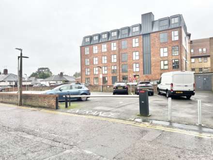 Fairfield Road, Brentwood, Image 12