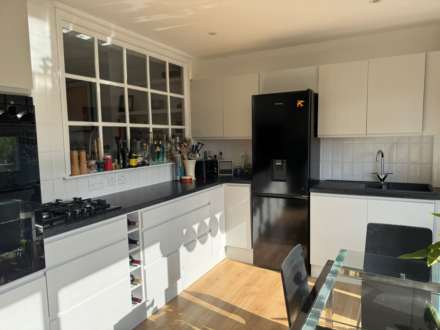 Westwood Avenue, Brentwood, Image 4