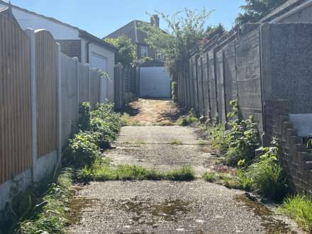 Highfield Crescent, Hornchurch, Image 11