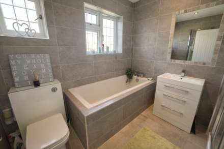 Highfield Crescent, Hornchurch, Image 8