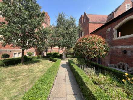 Tudor Court, The Galleries, Brentwood, Image 12