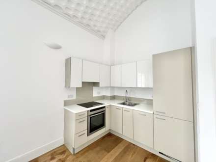 Tudor Court, The Galleries, Brentwood, Image 5