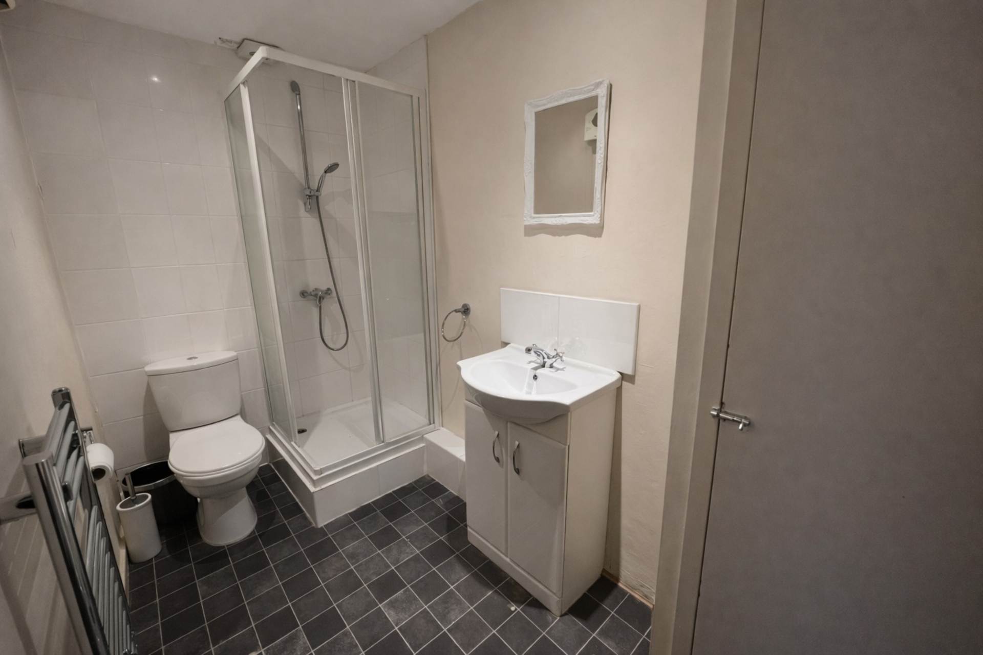 Guilford Lodge, Brentwood, Image 4
