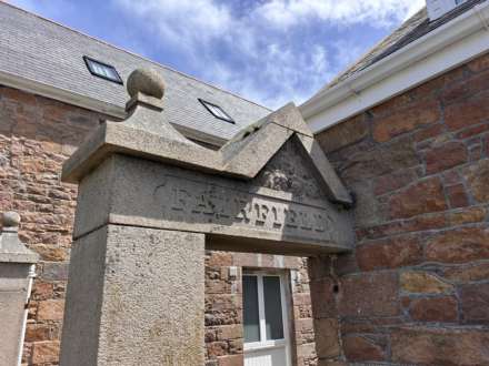 La Rue Du Hurel, Trinity, Image 11