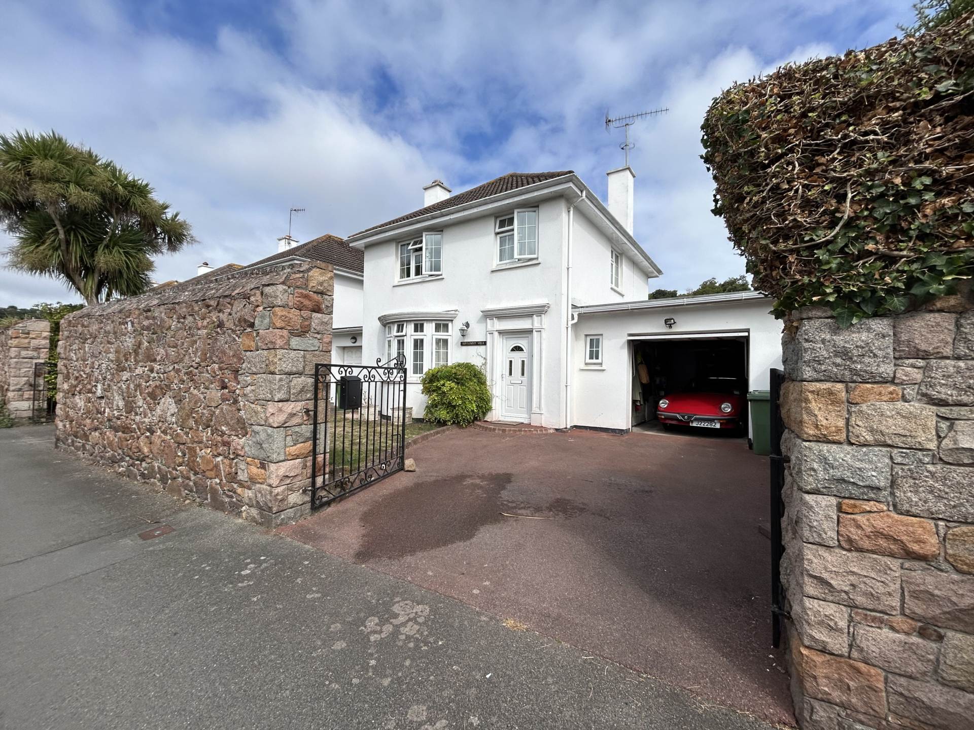 Clos De Rivage, New Road, Image 1