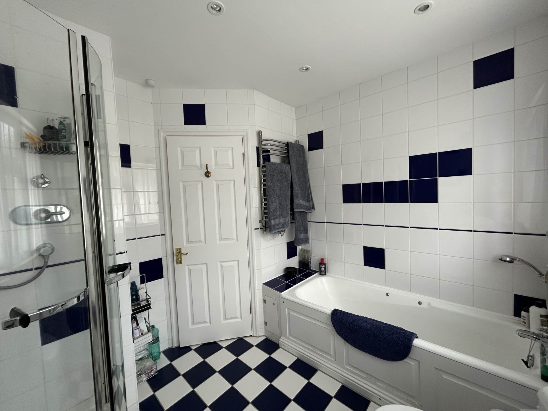 Clos De Rivage, New Road, Image 13