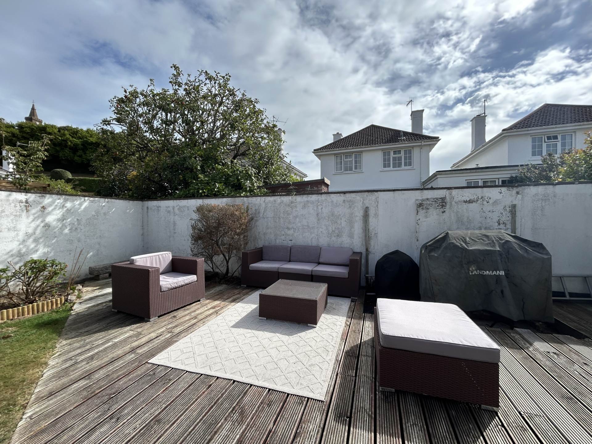 Clos De Rivage, New Road, Image 14