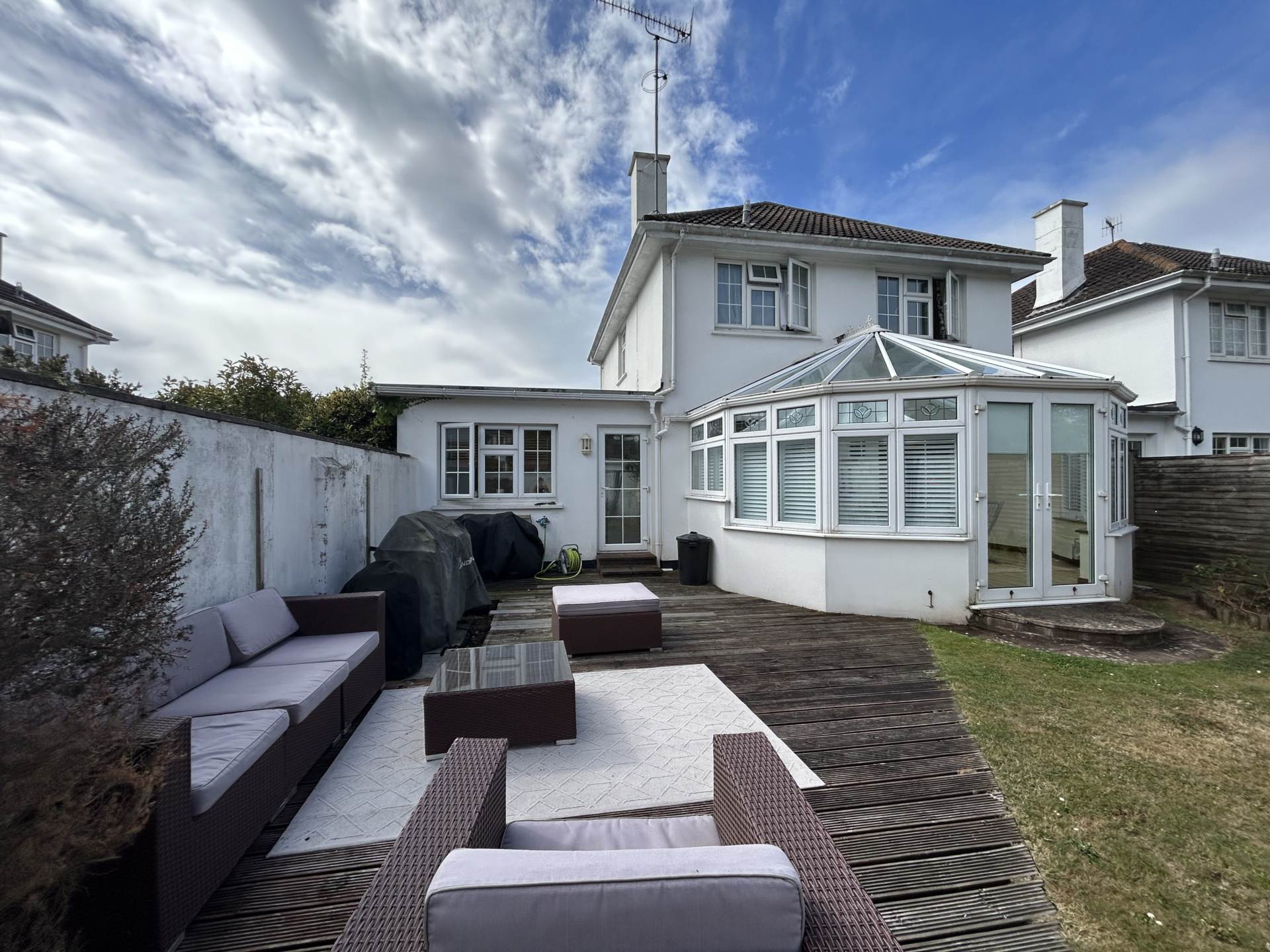 Clos De Rivage, New Road, Image 15