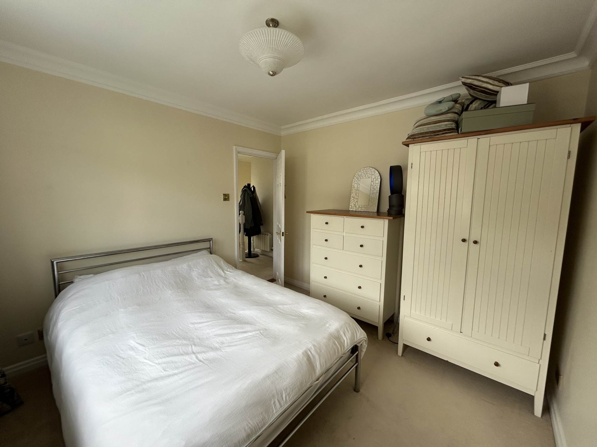 Clos De Rivage, New Road, Image 9