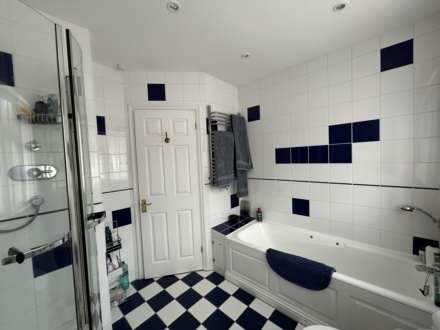 Clos De Rivage, New Road, Image 13