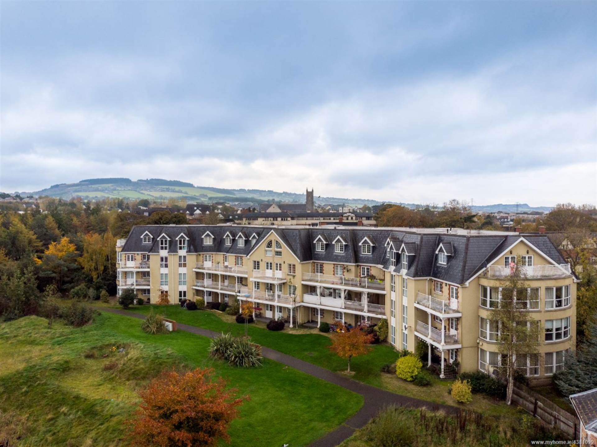 Golf Suites, Garters Lane