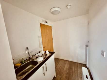 Liverpool Road, Irlam M446, Image 2