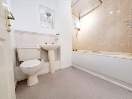 Spinningdale, Walkden M38, Image 11