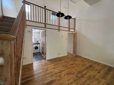 Shalbourne Close, Hungerford, Image 2