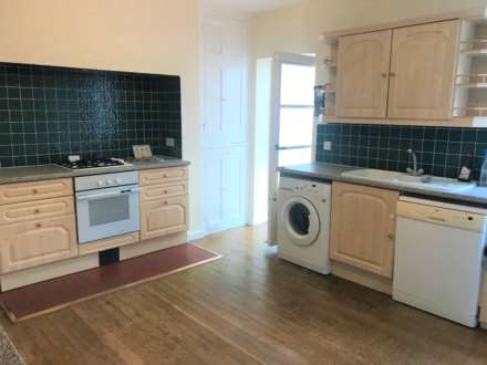 High Street, Hungerford, Image 3