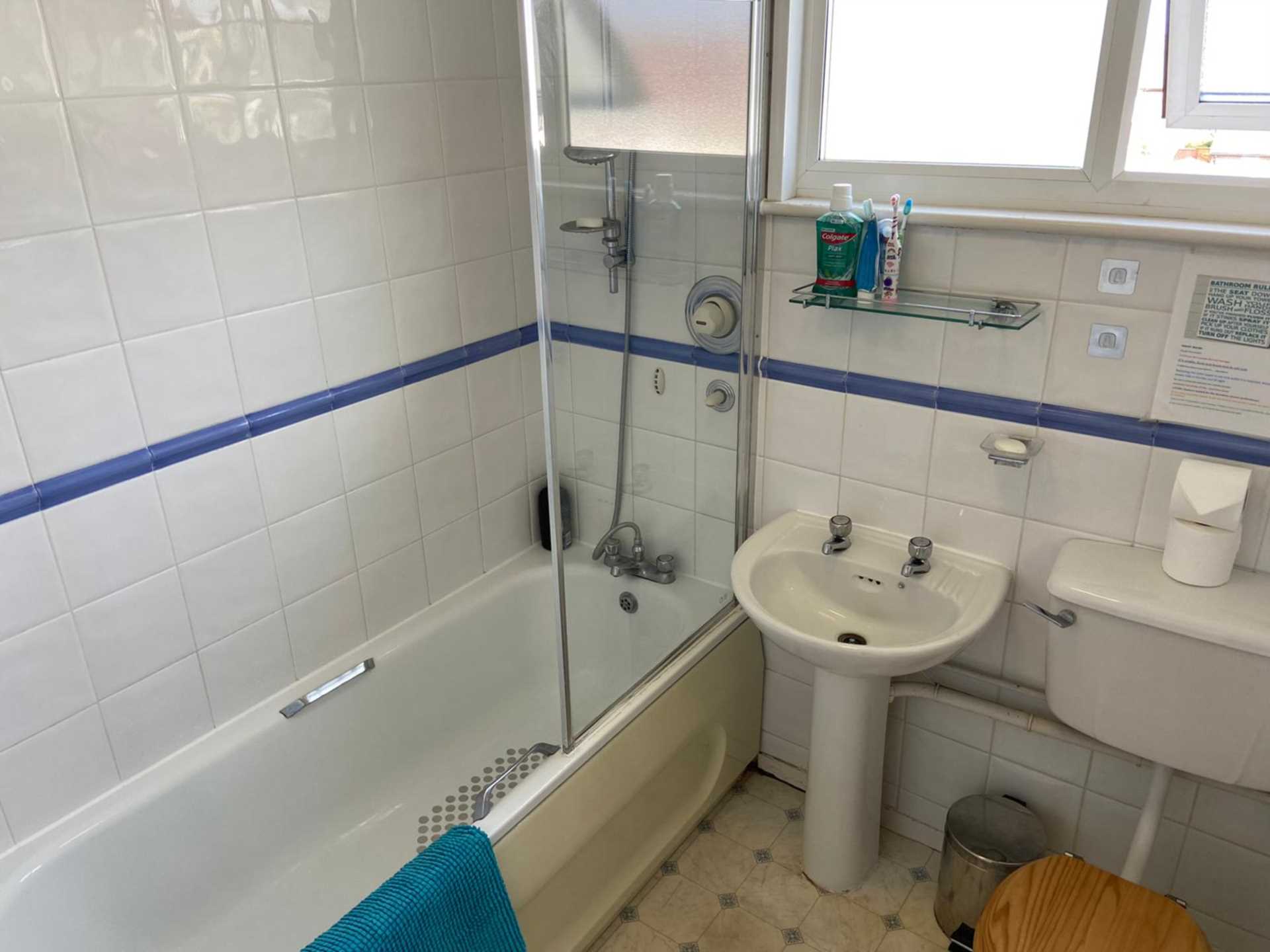 Room 4: 1 Windsor Close, Guildford, GU2 7QU, Image 12