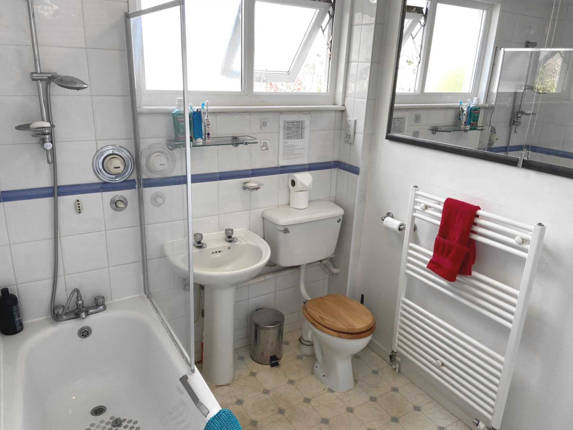Room 4: 1 Windsor Close, Guildford, GU2 7QU, Image 13