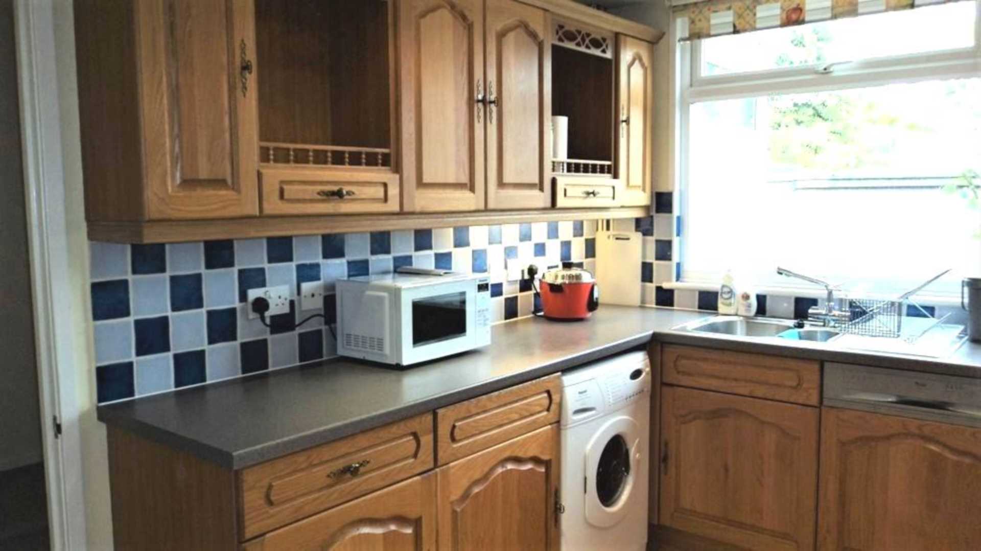 Room 4: 1 Windsor Close, Guildford, GU2 7QU, Image 5