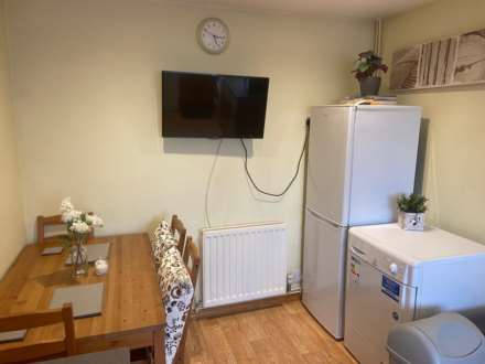 Room 4: 1 Windsor Close, Guildford, GU2 7QU, Image 10