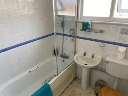 Room 4: 1 Windsor Close, Guildford, GU2 7QU, Image 12