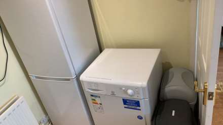 Room 4: 1 Windsor Close, Guildford, GU2 7QU, Image 15