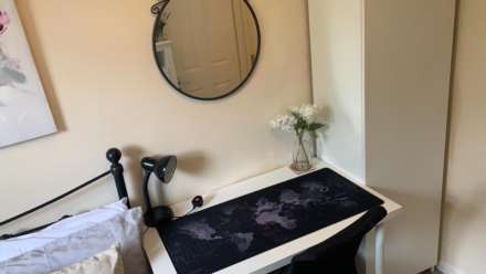 Room 4: 1 Windsor Close, Guildford, GU2 7QU, Image 4