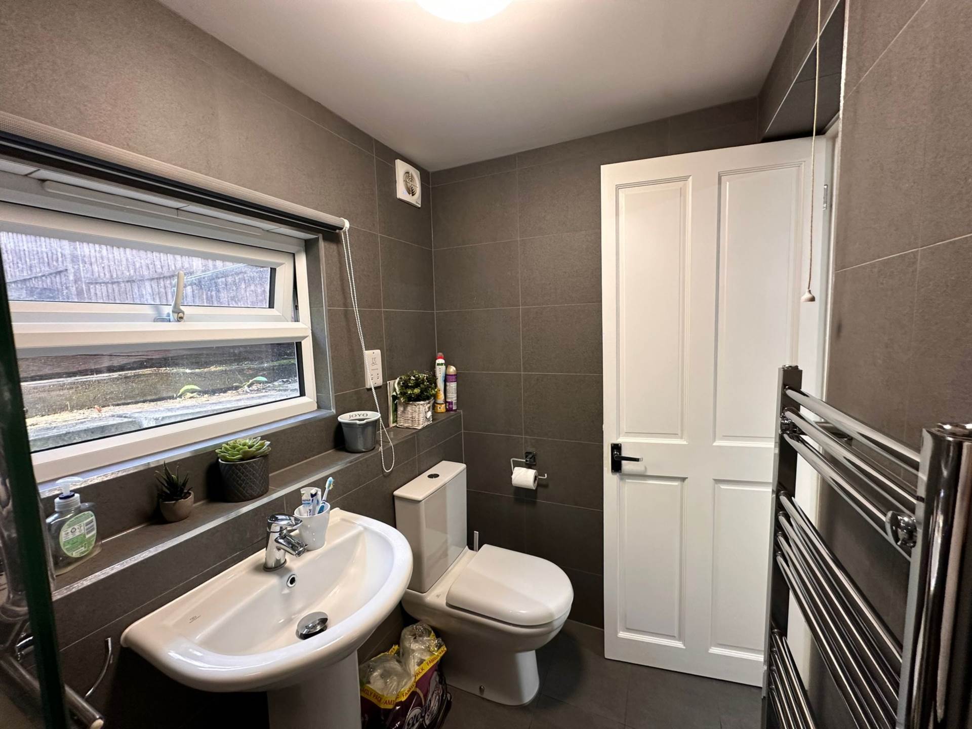 Room 1: 18 RUPERT ROAD, Guildford, GU2 7NE, Image 14