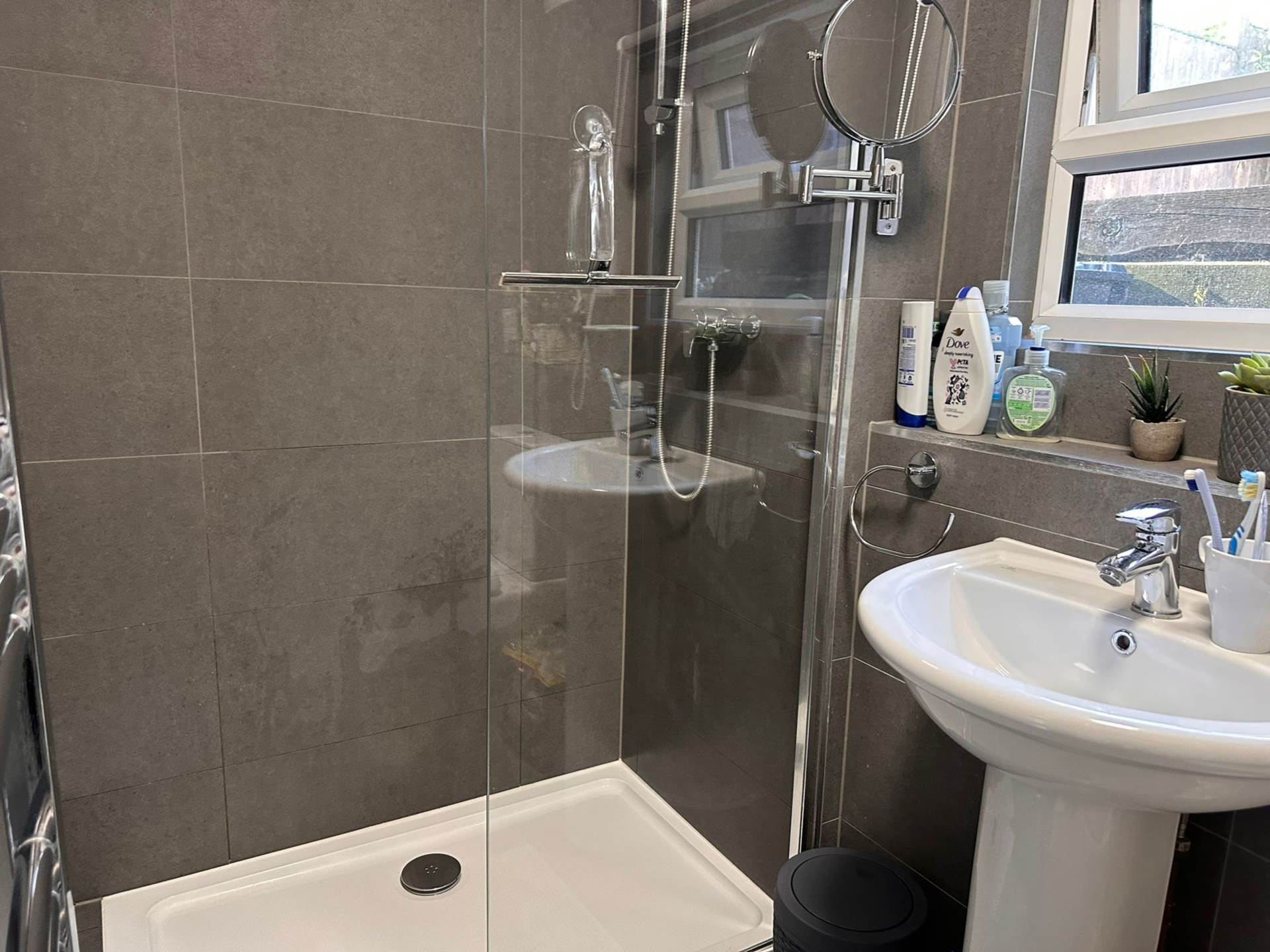 Room 1: 18 RUPERT ROAD, Guildford, GU2 7NE, Image 16