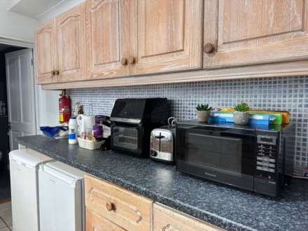 Room 1: 18 RUPERT ROAD, Guildford, GU2 7NE, Image 11