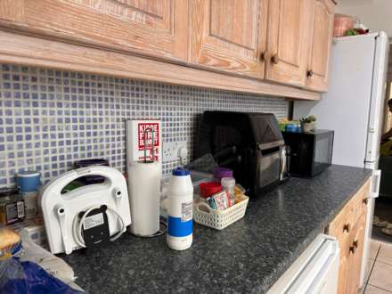 Room 1: 18 RUPERT ROAD, Guildford, GU2 7NE, Image 12