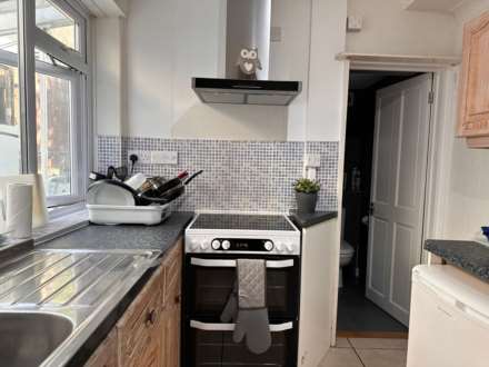 Room 1: 18 RUPERT ROAD, Guildford, GU2 7NE, Image 8