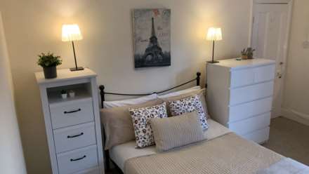 1 Bedroom Room (Double), Room 2: 40A Farnham Road, Guildford, GU2 4JN
