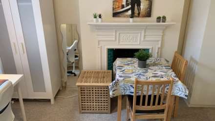 Room 2: 40A Farnham Road, Guildford, GU2 4JN, Image 10