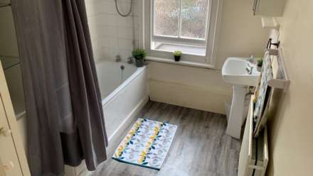 Room 2: 40A Farnham Road, Guildford, GU2 4JN, Image 12