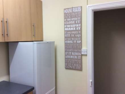 Room 2: 40A Farnham Road, Guildford, GU2 4JN, Image 17
