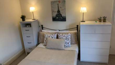 Room 2: 40A Farnham Road, Guildford, GU2 4JN, Image 2