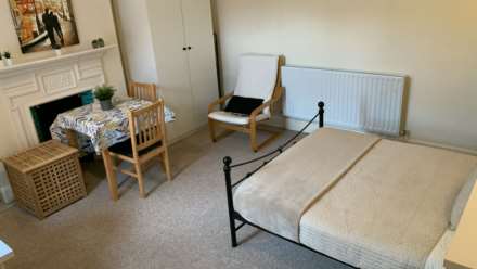 Room 2: 40A Farnham Road, Guildford, GU2 4JN, Image 6