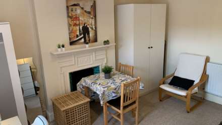 Room 2: 40A Farnham Road, Guildford, GU2 4JN, Image 8
