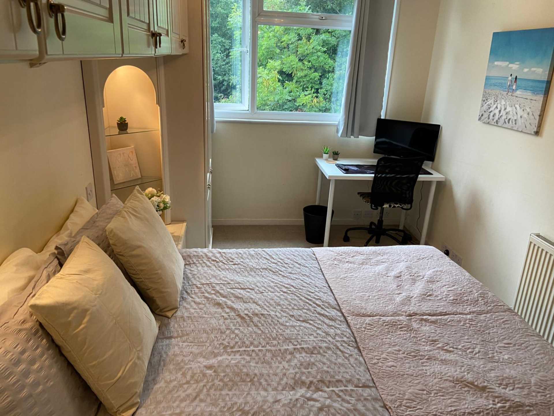 Room 3, 1 Windsor Close, Guildford, GU2 7QU, Image 2