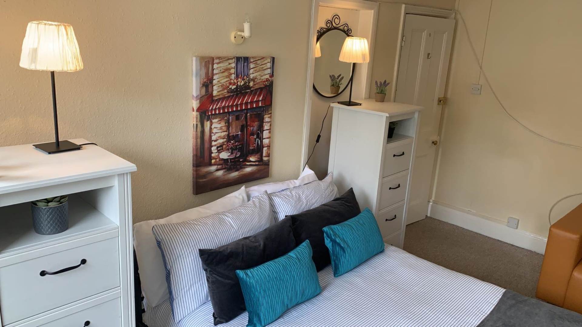 Room 3, 40a Farnham Road, Guildford, Surrey, GU24JN, Image 2