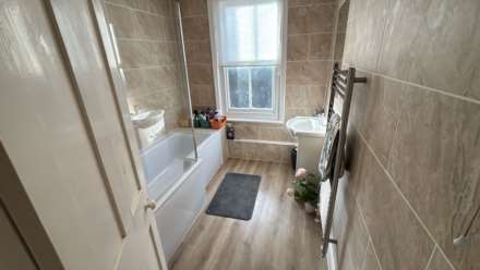 Room 3, 40a Farnham Road, Guildford, Surrey, GU24JN, Image 6