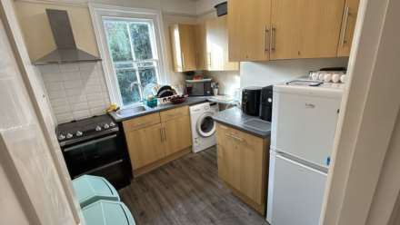 Room 3, 40a Farnham Road, Guildford, Surrey, GU24JN, Image 8