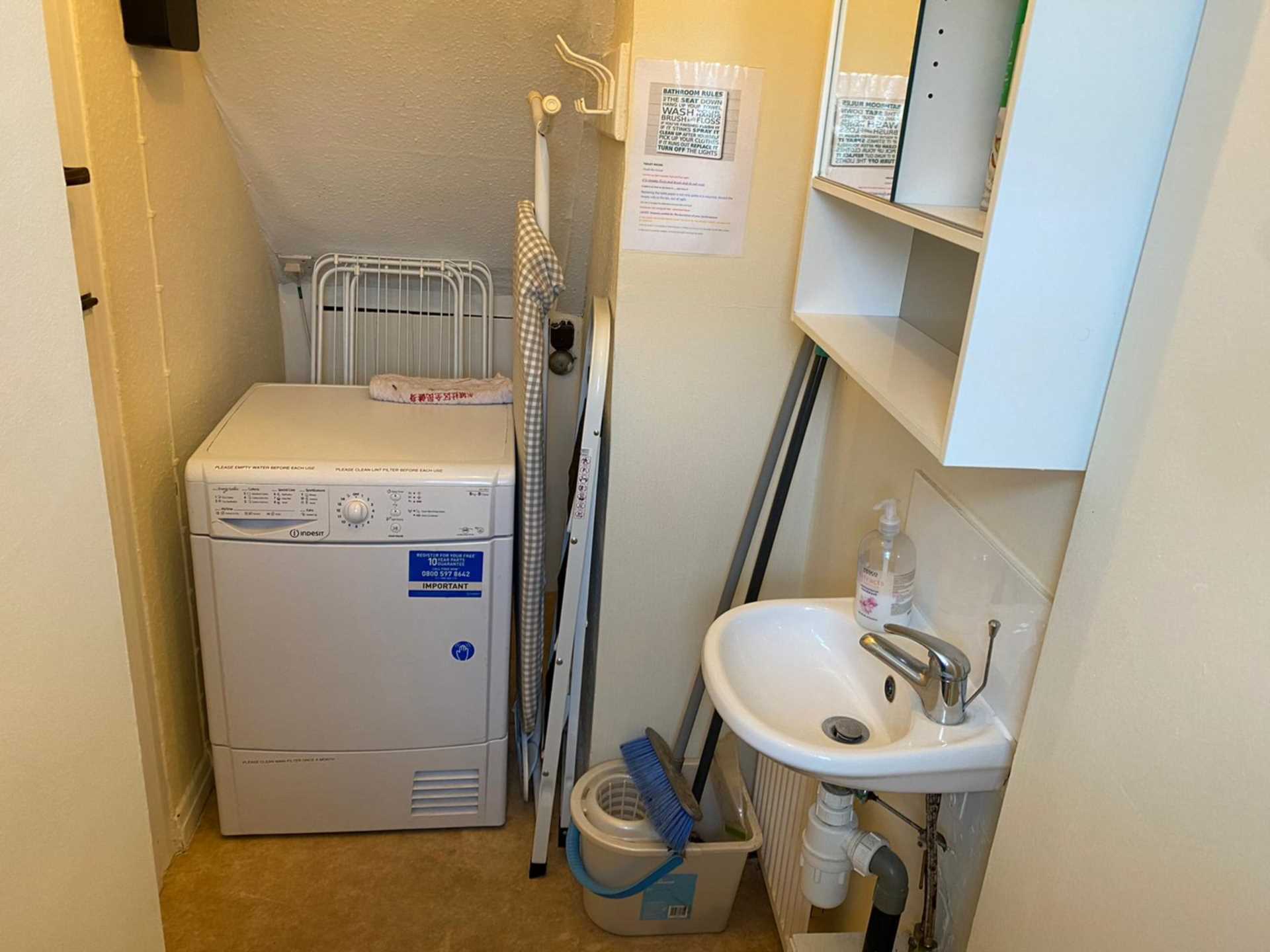 Room 2: 9 Durham Close, Guildford GU2 9TH, Image 16