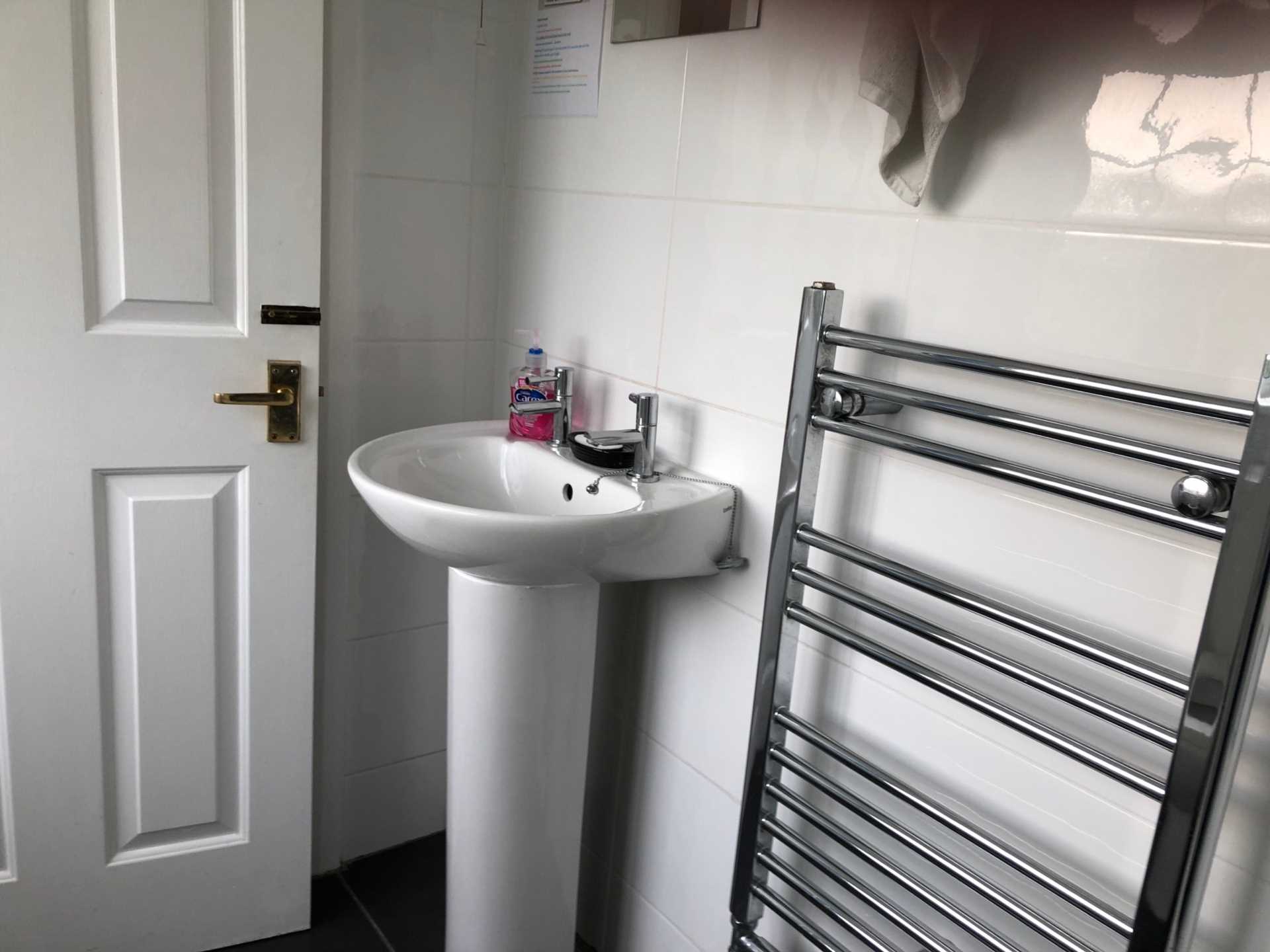 Room 2: 9 Durham Close, Guildford GU2 9TH, Image 23