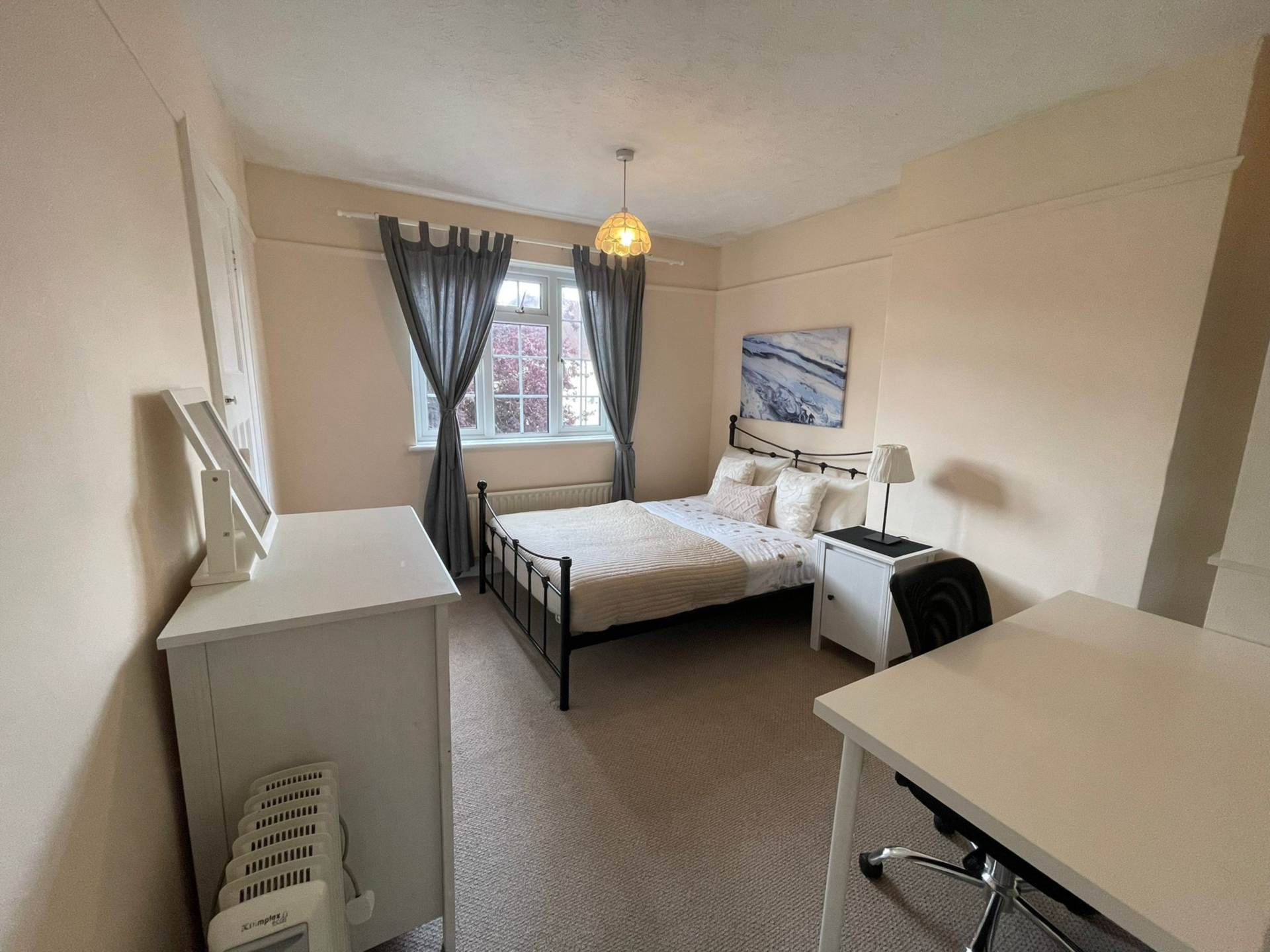 Room 2: 9 Durham Close, Guildford GU2 9TH, Image 5