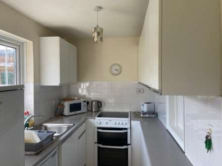 Room 2: 9 Durham Close, Guildford GU2 9TH, Image 11