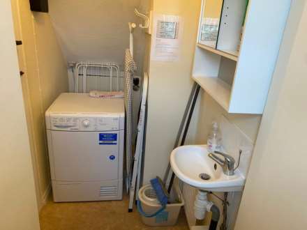 Room 2: 9 Durham Close, Guildford GU2 9TH, Image 16