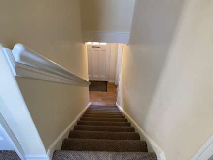 Room 2: 9 Durham Close, Guildford GU2 9TH, Image 18